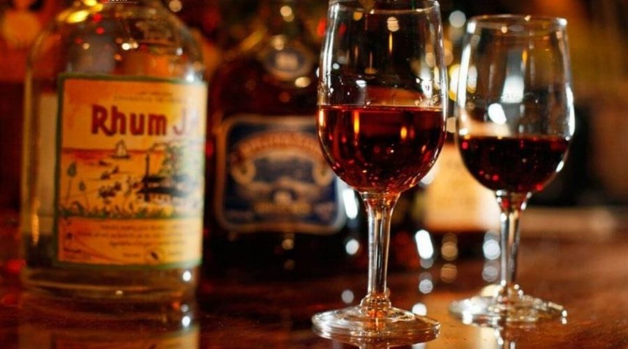 Mật Rỉ Đường Được Ứng Dụng Trong Sản Xuất Rượu Rum